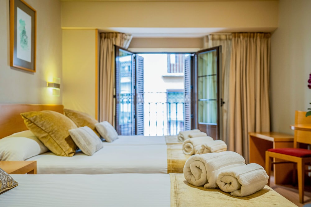 City Triple Room