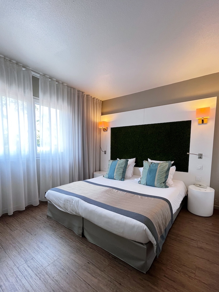 Standard Twin Room - Photo 1