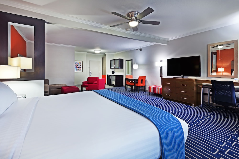Standard Room, 1 King Bed, Accessible (Communication, Accessible Tub) - Photo 1