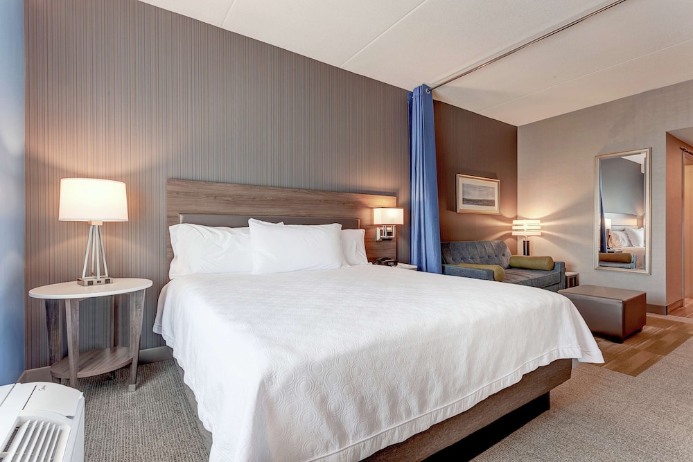 Studio, 1 King Bed, Accessible, Bathtub (Mobility & Hearing) - Photo 1