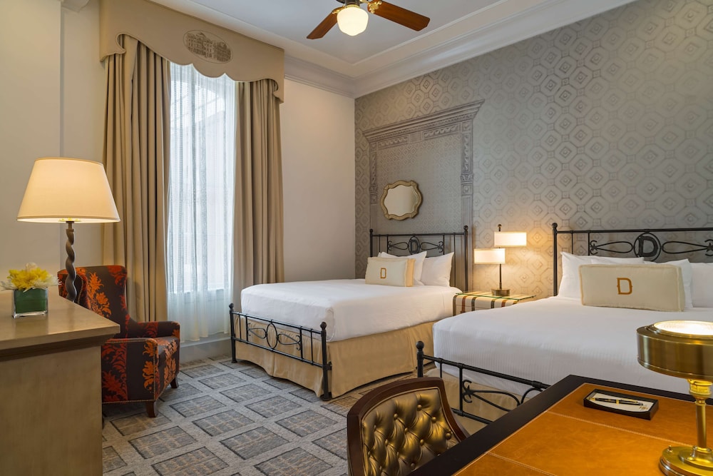 Room, 2 Queen Beds, City View - Photo 7