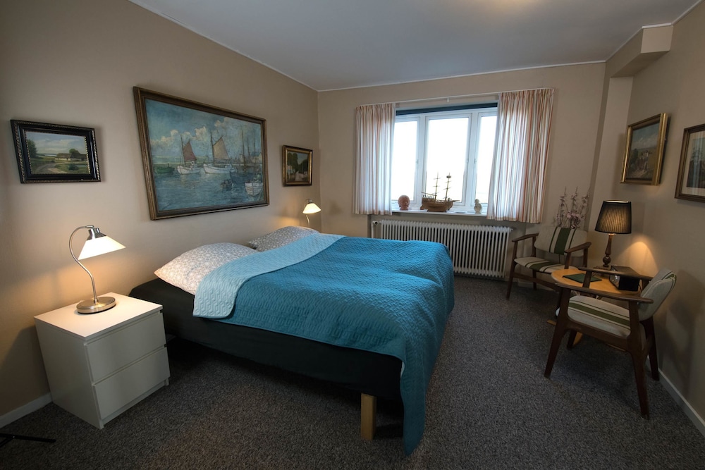 Family Room, 2 Bedrooms, Private Bathroom photo 1