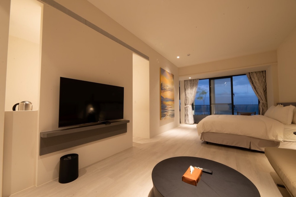 Superior Double Room, 1 Queen Bed, Non Smoking, Ocean View photo 3