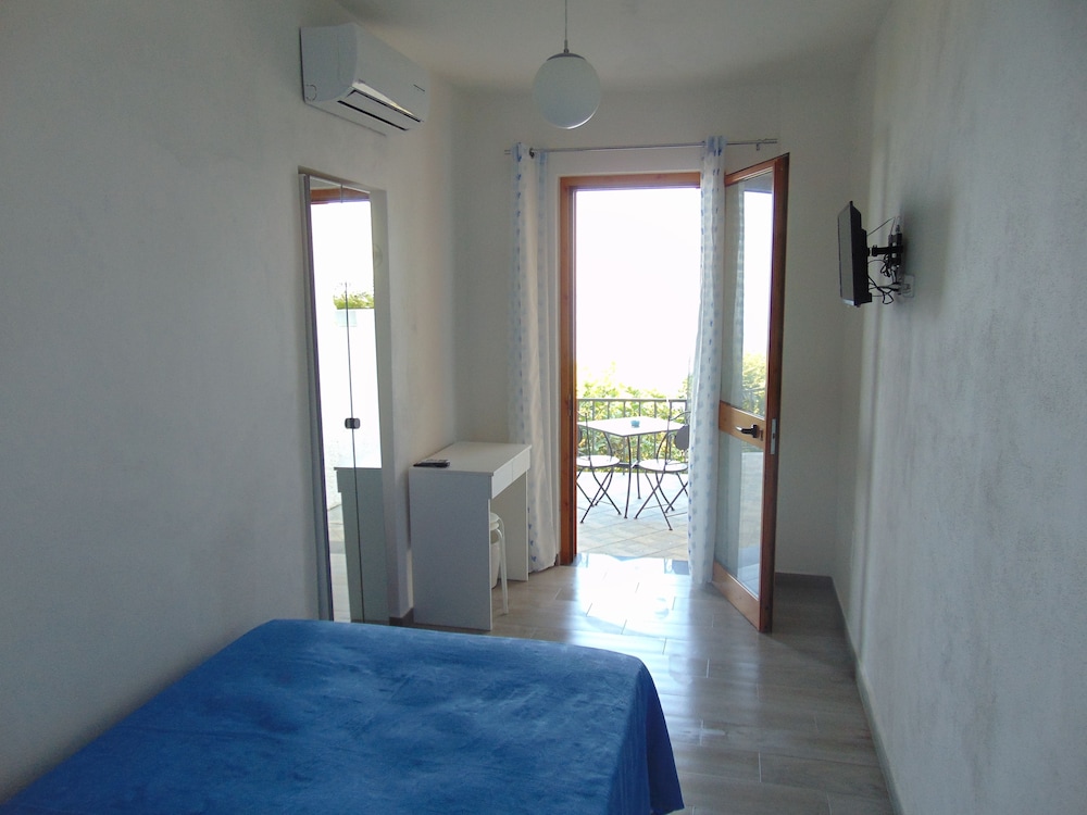 Economy Single Room, Terrace, Sea View photo 1