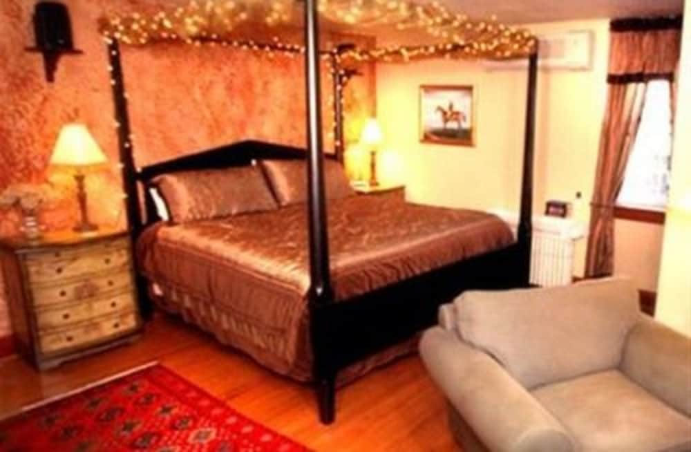 Deluxe Single Room, 1 King Bed with Sofa bed photo 1