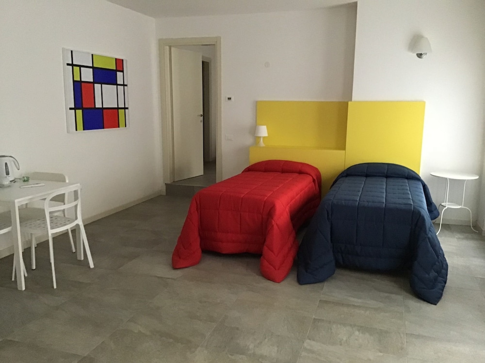 Room, 2 Bedrooms