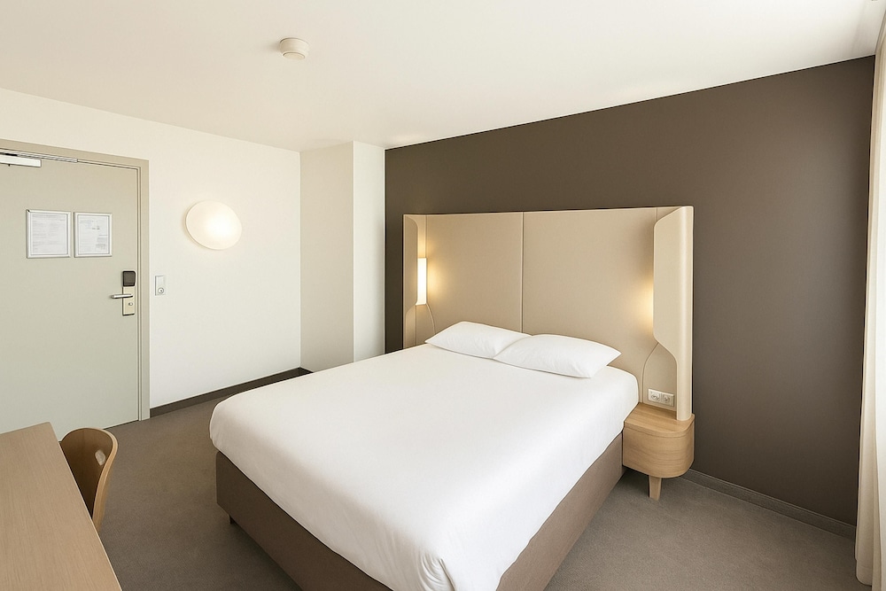 Standard Studio, 1 Queen Bed - Photo 1