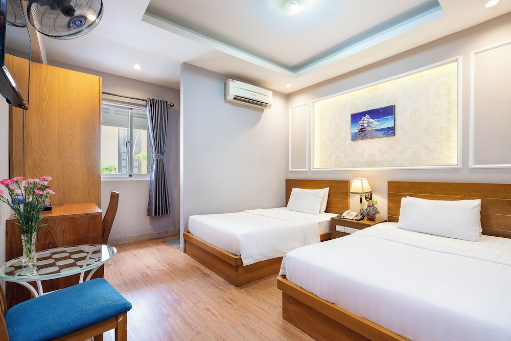 Deluxe Double or Twin Room (Window) photo 3