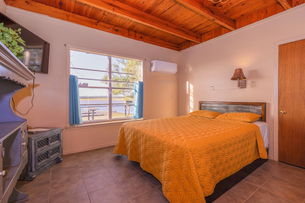 Cabin, 1 King Bed, Lake View photo 1