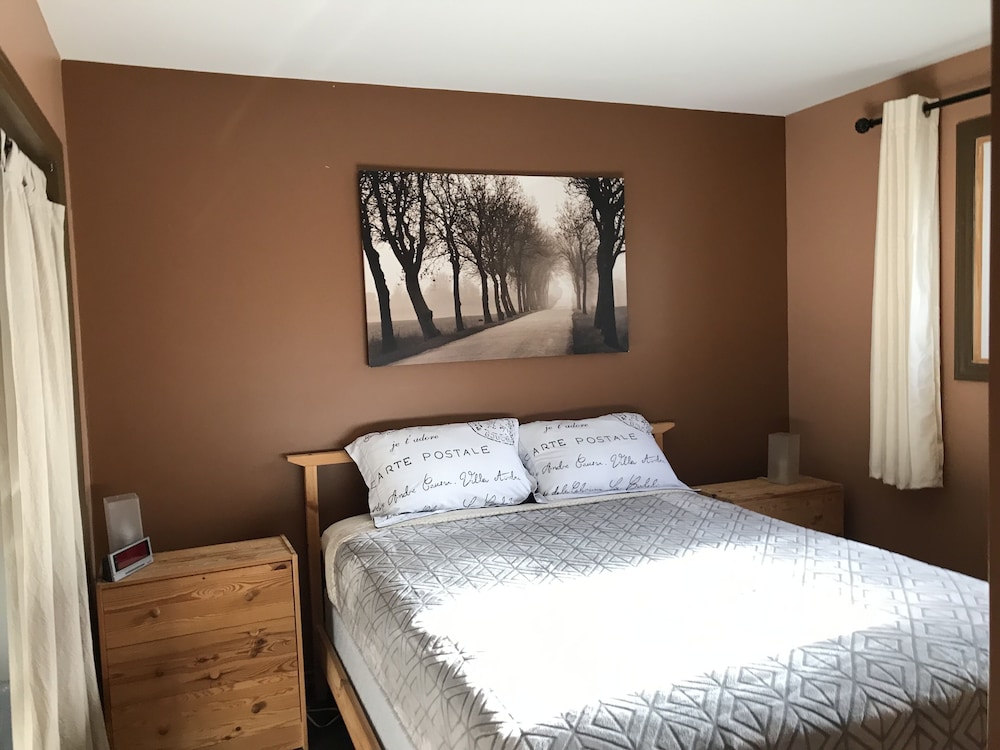 2 Bedroom Cottage w/ fireplace and full kitchen (easy water access) photo 2