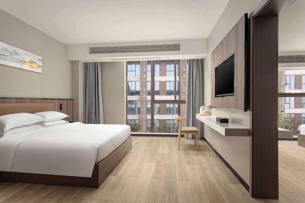 Family Suite, 1 King Bed, Non Smoking photo 1