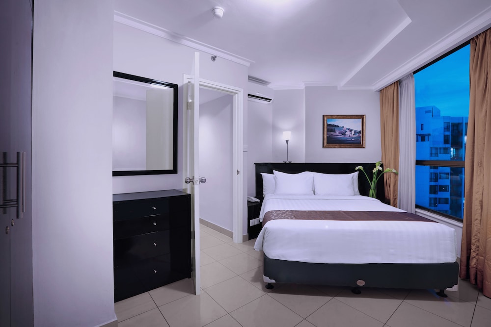 Grand Executive - Photo 1
