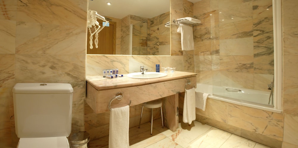 Standard Double Room Single Use - Photo 5