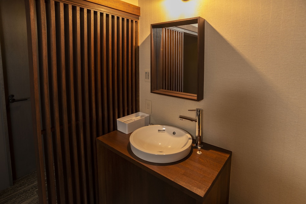 Basic Twin Room, Non Smoking photo 3