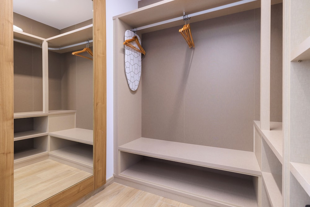 Deluxe Room, Jetted Tub, Sea View - Photo 9