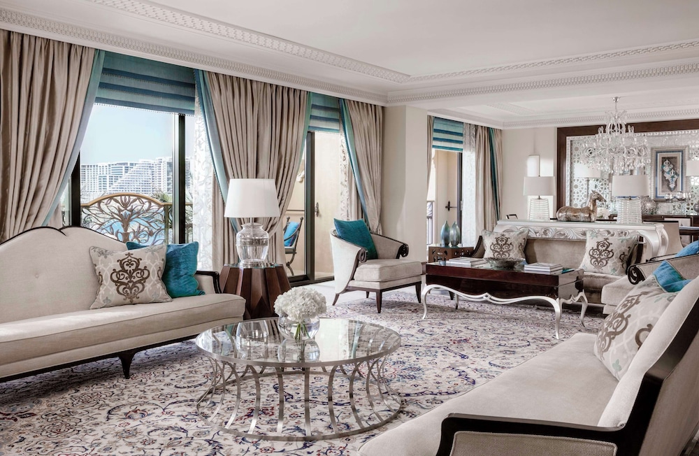 Palace Royal Suite - includes Host Service, Afternoon Tea, Evening Drinks, DRIFT Beach Club Access photo 3