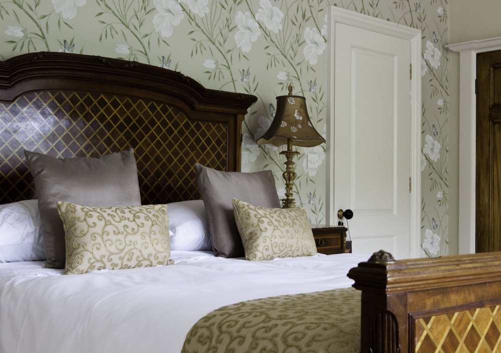 Suite, 1 King Bed (Whitwell) photo 1