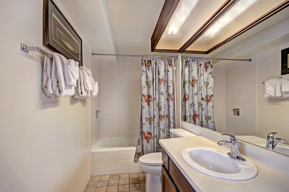 Condo, 1 Bedroom - Photo 5