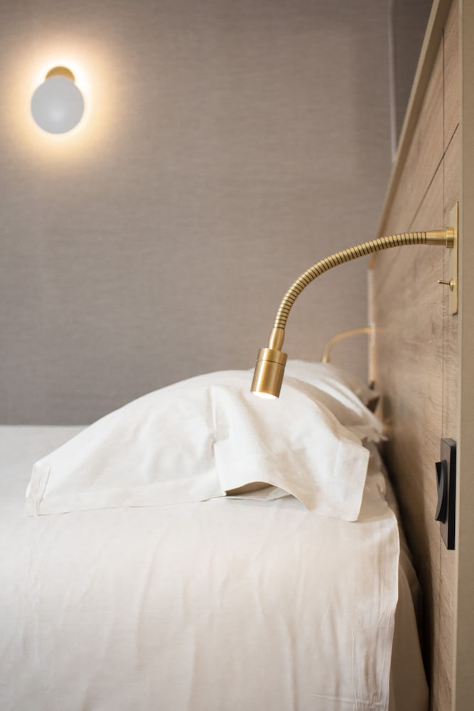 Superior Double Room, Ensuite - Photo 6