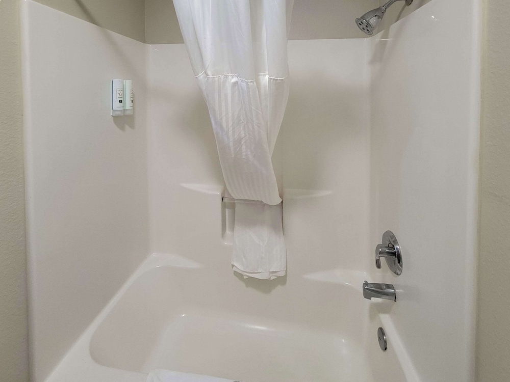 Suite, 1 King Bed, Non Smoking (Upgrade) - Photo 5