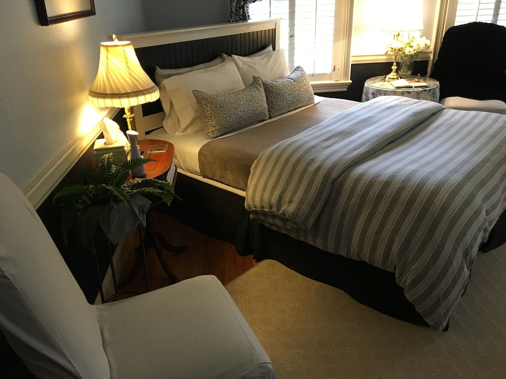 Classic Room, 1 Queen Bed photo 1
