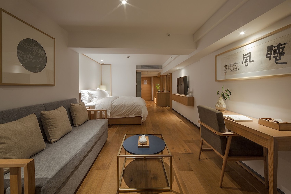 Luxury King-Size Room photo 2