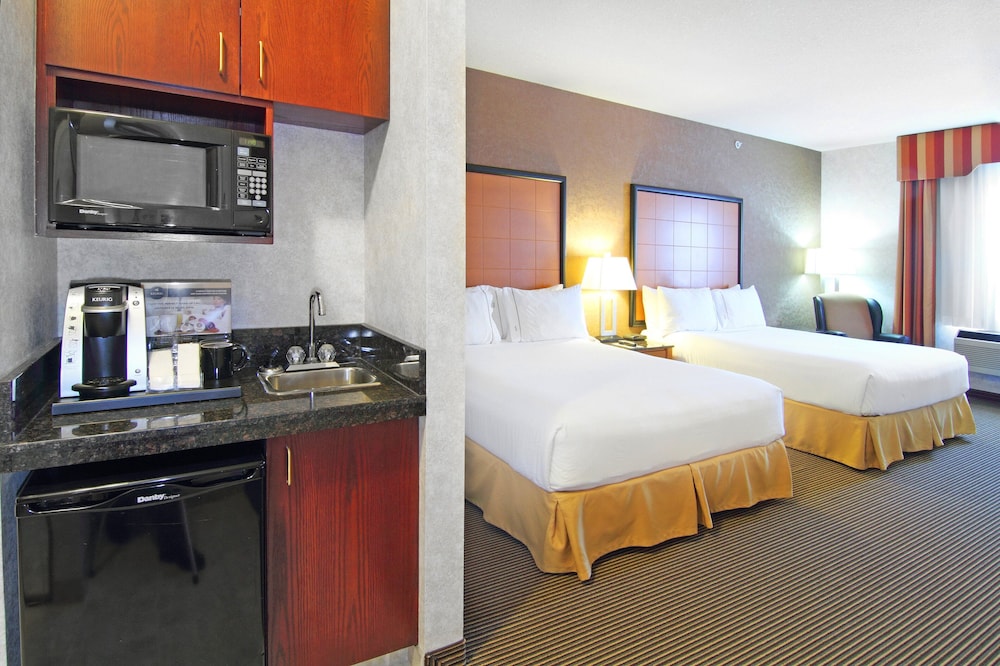 Standard Room, 2 Queen Beds - Photo 5