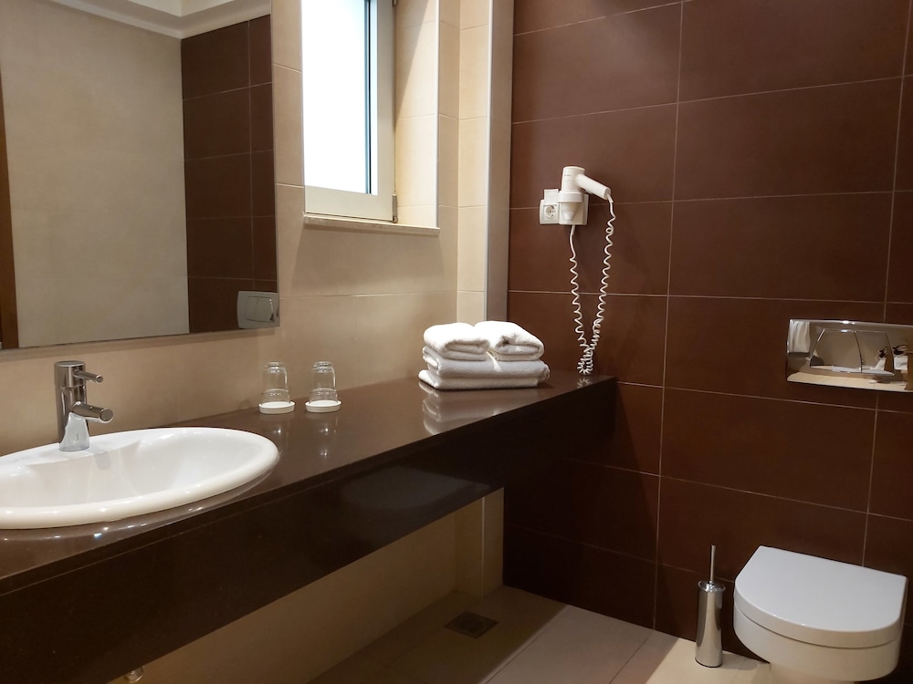 Standard Room, City View - Photo 10