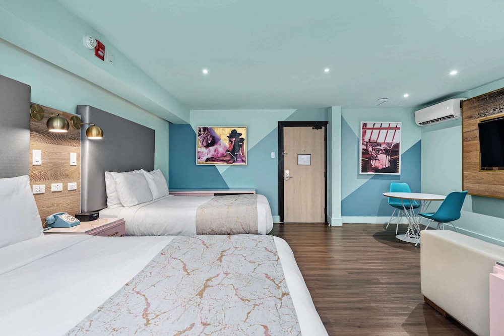 Suite, Multiple Beds, Non Smoking - Photo 1