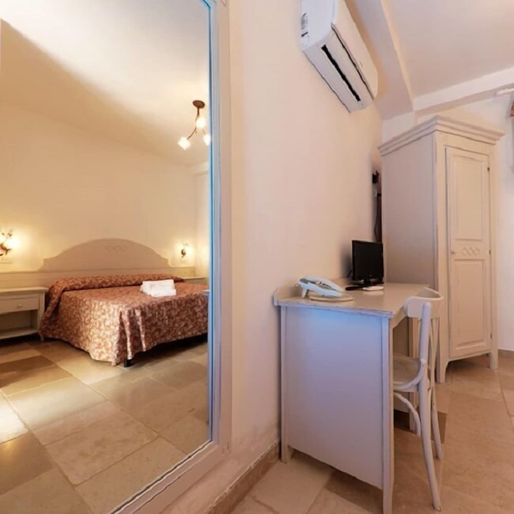Economy Double or Twin Room (Limone) photo 3