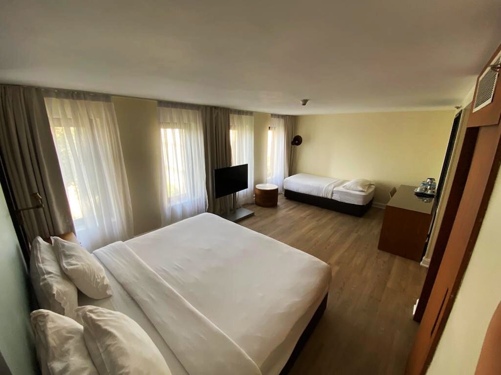 Deluxe Triple Room photo 2