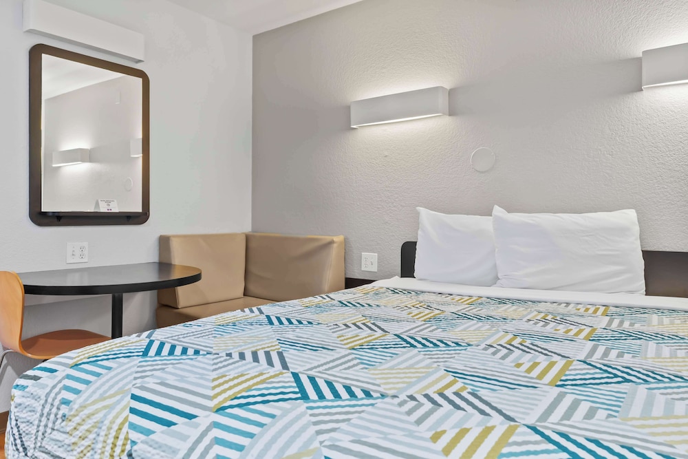 Deluxe Room, 1 Double Bed, Non Smoking photo 2