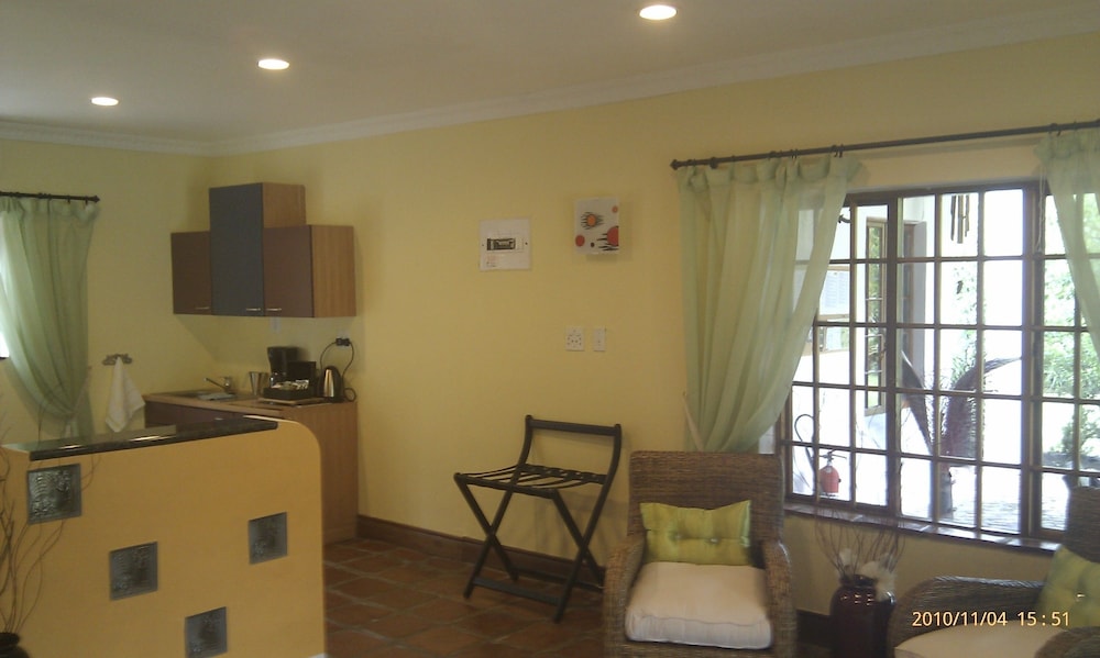 Superior Double or Twin Room, Kitchenette, Pool View photo 2