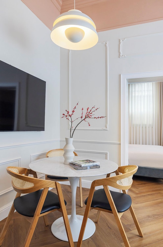 Family Room, 1 Bedroom - Photo 9