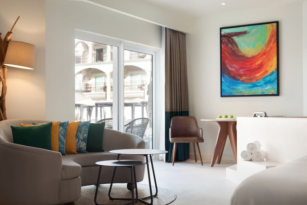 Junior Suite, 1 King Bed, Oceanfront