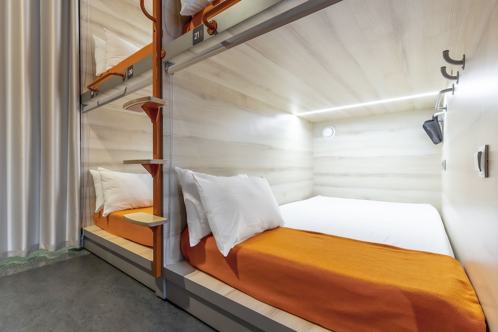 Double Capsule (12-Hour Accommodations) photo 2