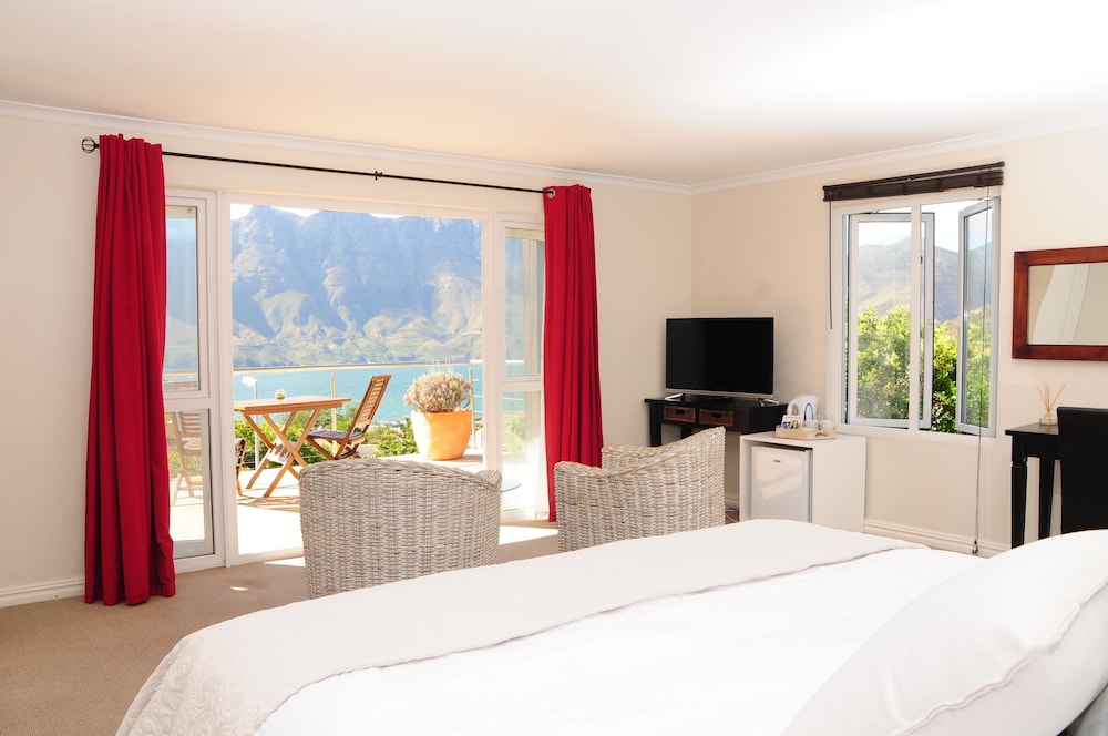 Deluxe Double Room, 1 King Bed, Balcony, Sea Facing photo 2