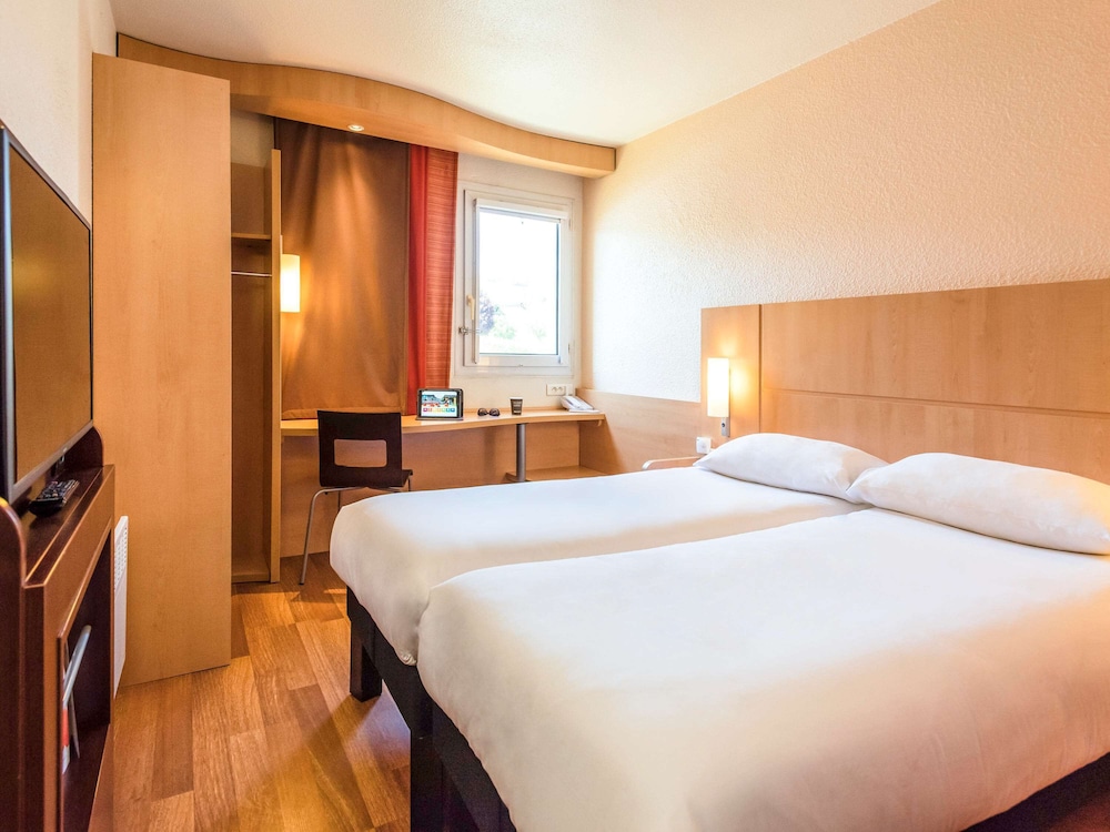 Standard Twin Room, 2 Twin Beds - Photo 1