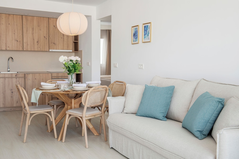 Suite, 2 Bedrooms (2+1 child free)