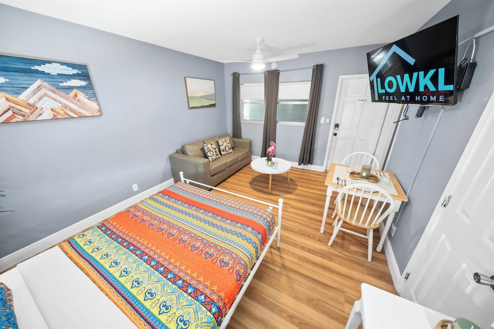 Superior Accessible Queen Studio w/ Kitchen & Sofa Bed
