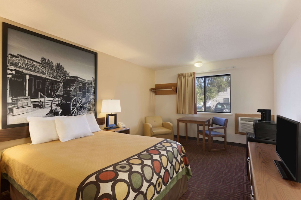 Standard Room, 1 Queen Bed, Non Smoking, Microwave - Photo 1