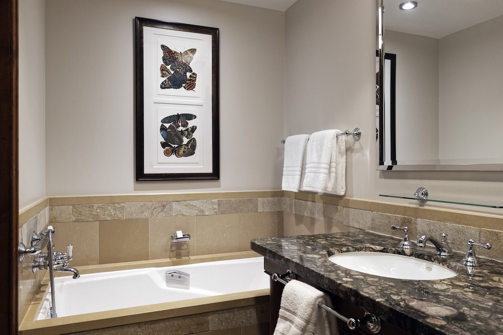 Room, 2 Bedrooms, Non Smoking, Mountain View (Resort Residence 1 King 2 Double) - Photo 3