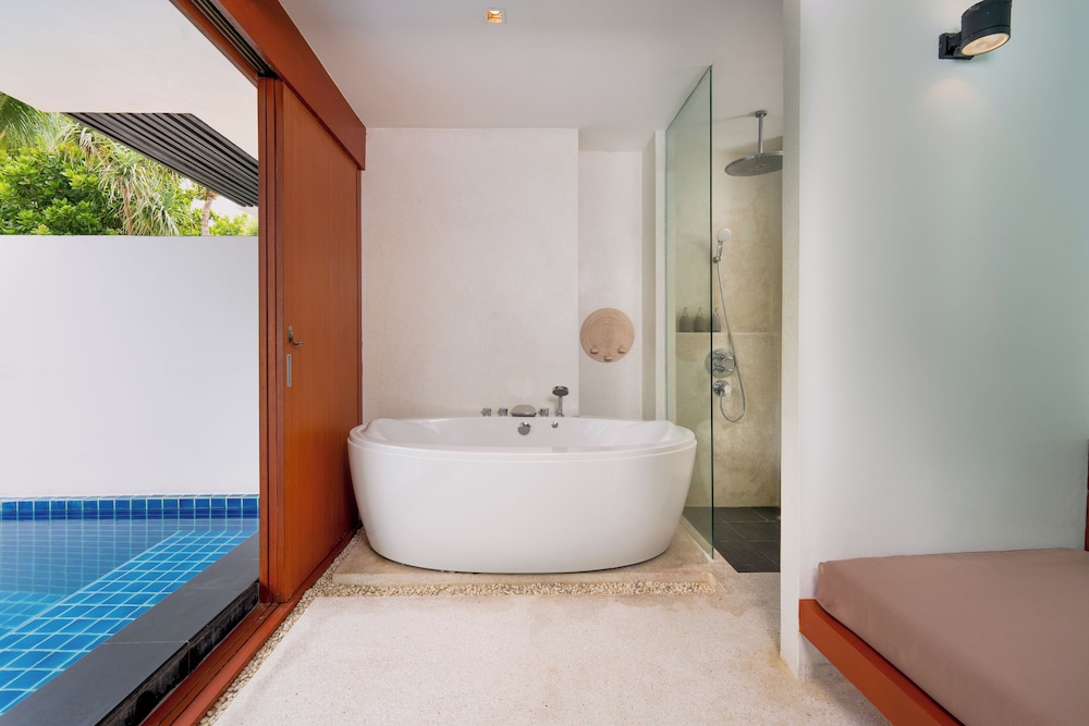 Beachfront Pool Villa - Free Daily Minibar - Photo 11
