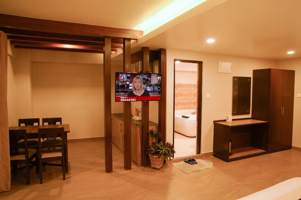 Premium Suite - Photo 2