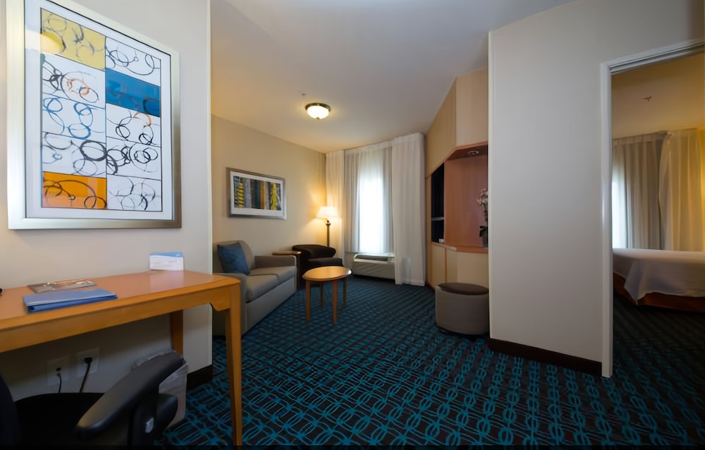 Room, 1 King Bed with Sofa bed (Mobility/Hearing Accessible, Tub) - Photo 4