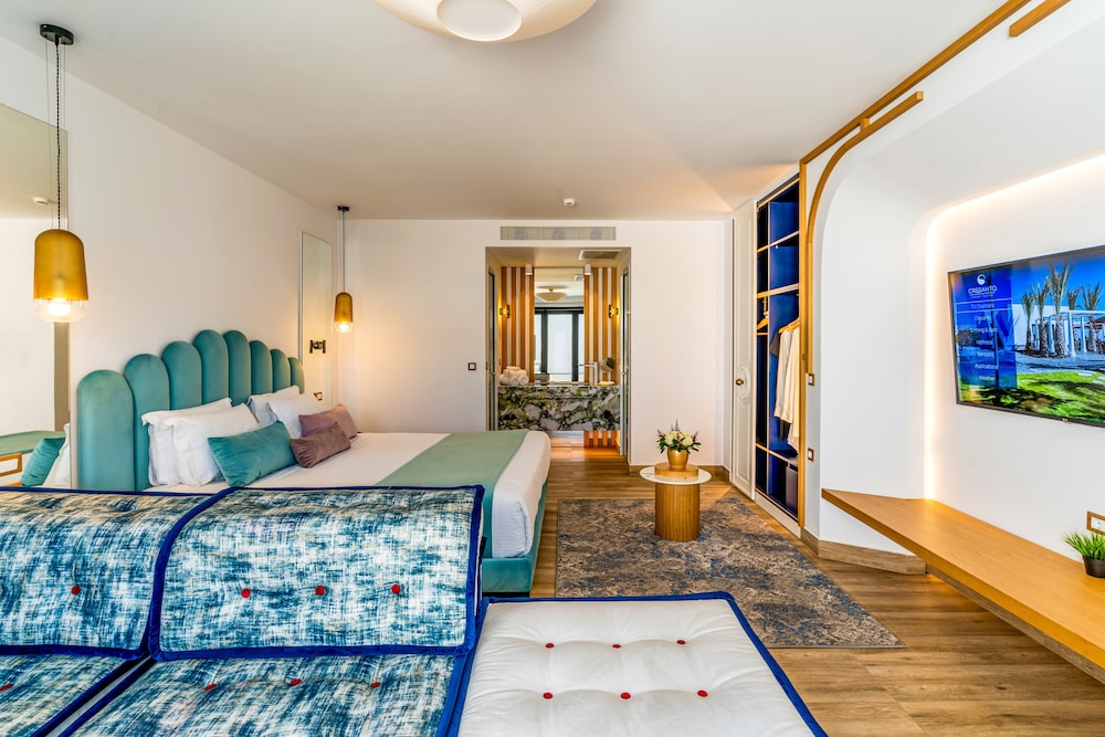 Junior Suite with Inner Courtyard View & Plunge Pool - Photo 6
