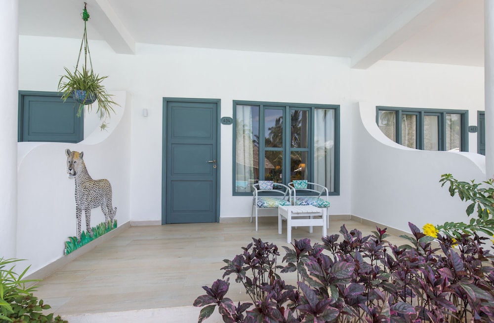 Deluxe Room, Pool View, Beachside