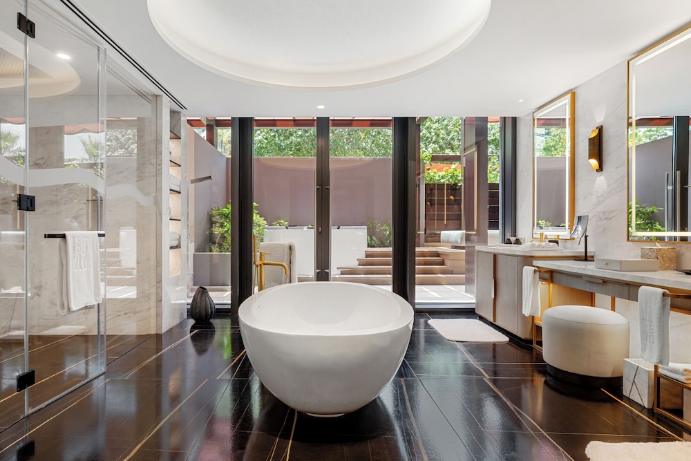 Villa, Multiple Beds
