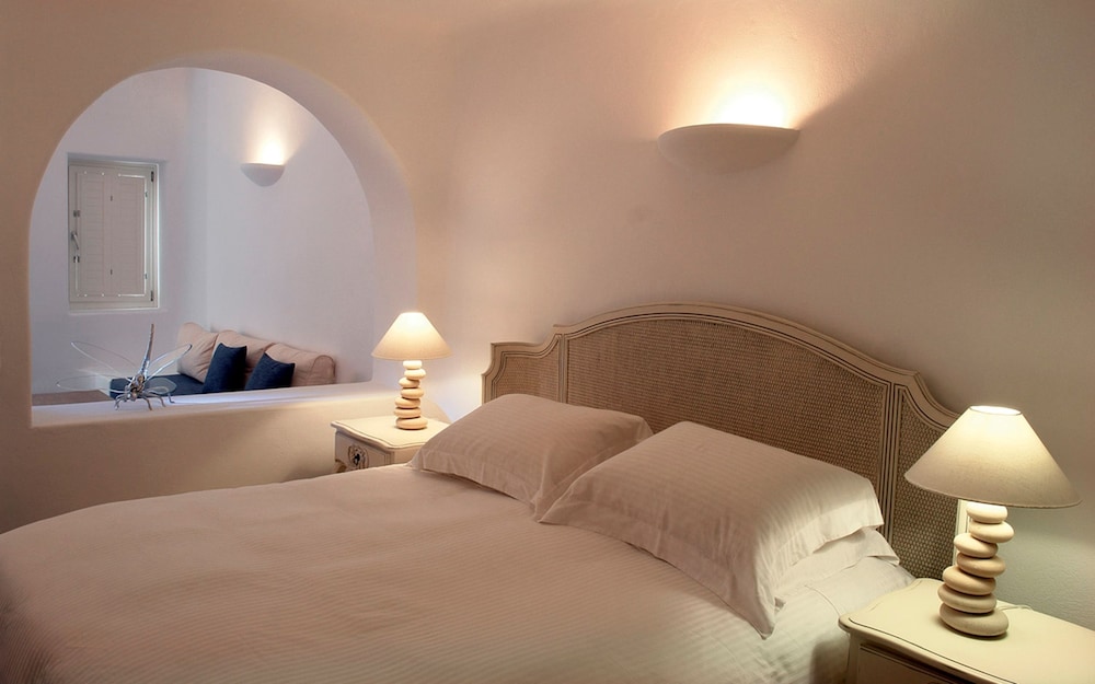 Junior Suite, Caldera View, Ground floor, Shared terrace (Not secluded)