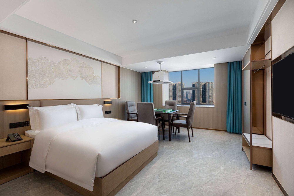 Room, 1 Queen Bed, Smoking (Mahjong) photo 1